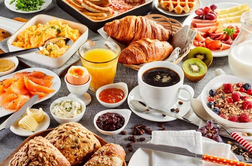 Hilton Jaipur Hotel Exterior foto A continental breakfast