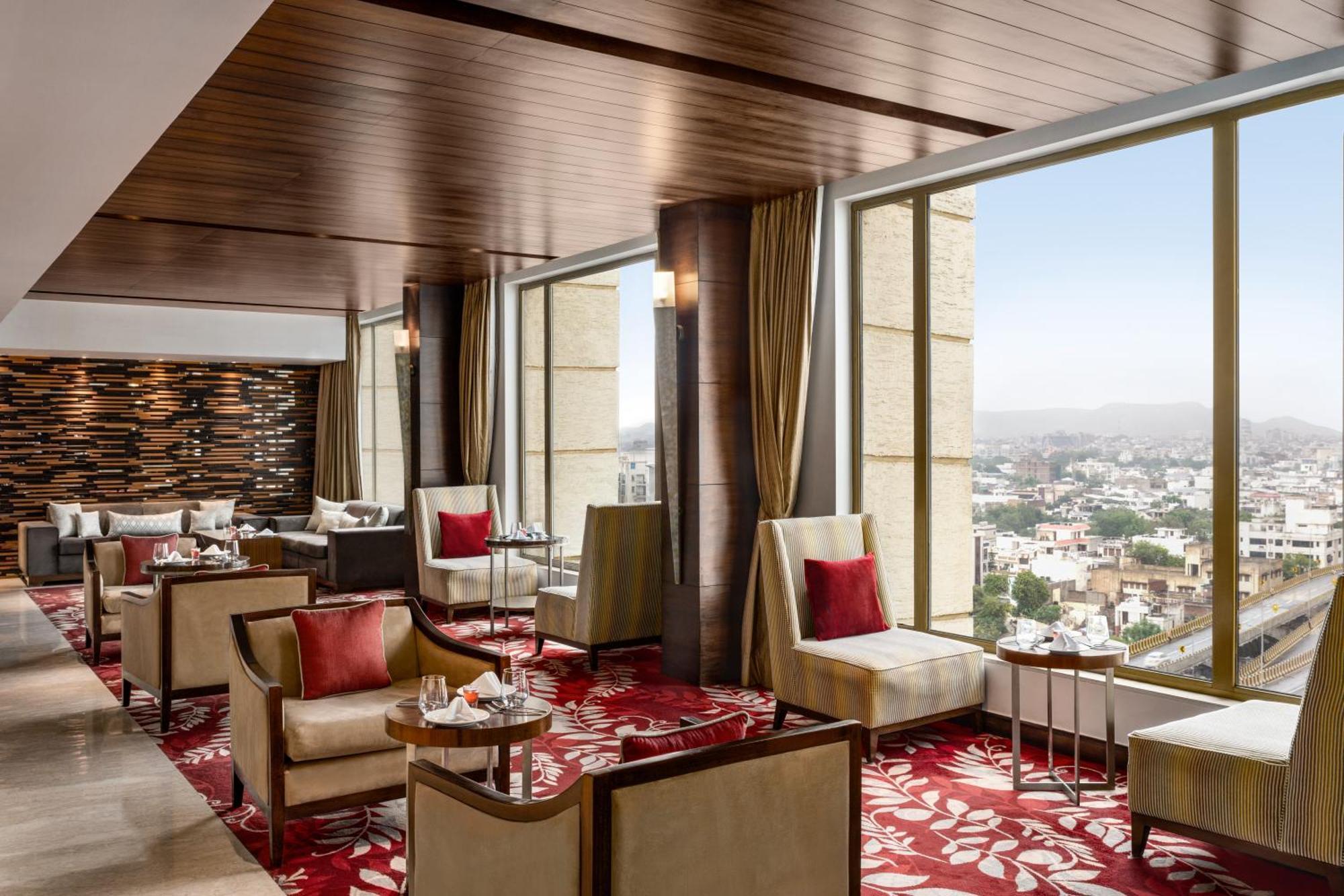 Hilton Jaipur Hotel Exterior foto The Club Lounge at the Taj Mahal Palace
