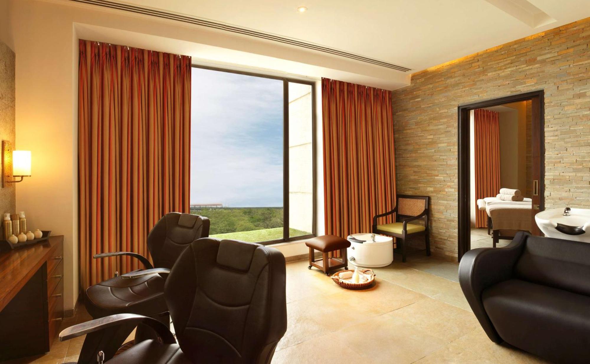 Hilton Jaipur Hotel Exterior foto The spa at The Oberoi, Mumbai