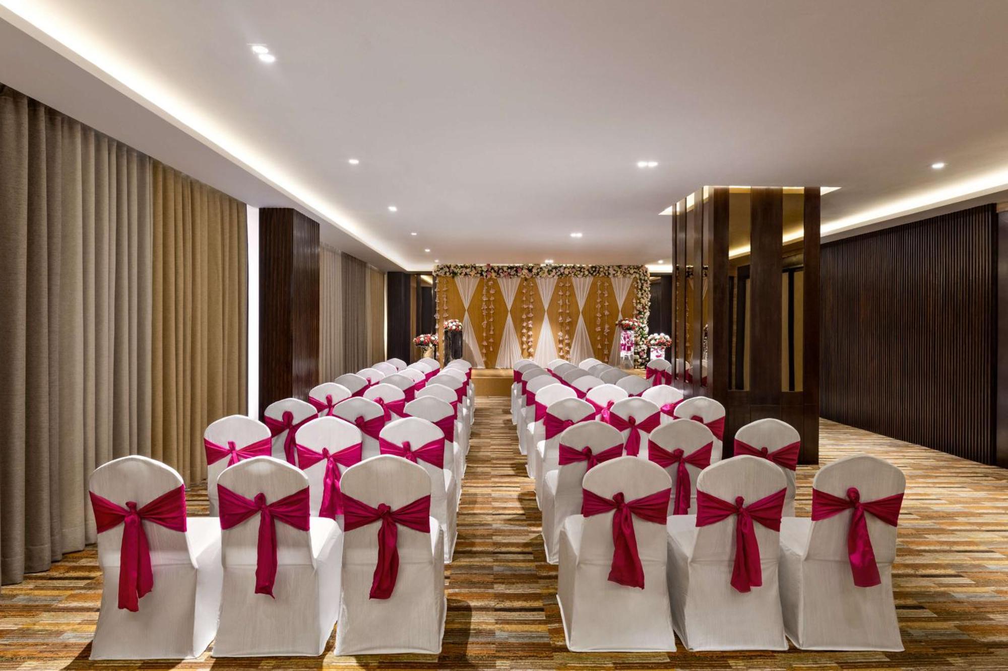 Hilton Jaipur Hotel Exterior foto Banquet Hall