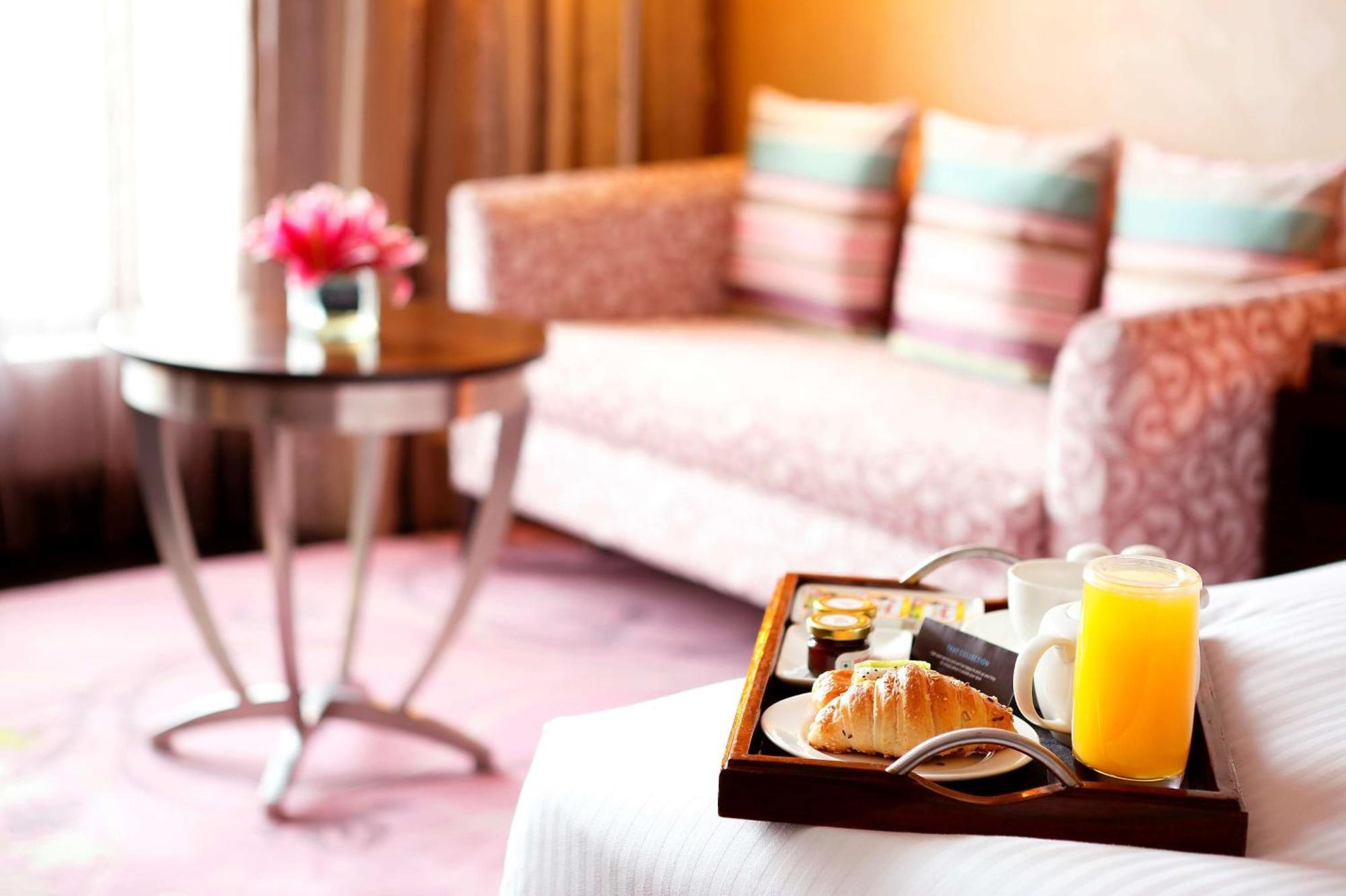 Hilton Jaipur Hotel Exterior foto Room service