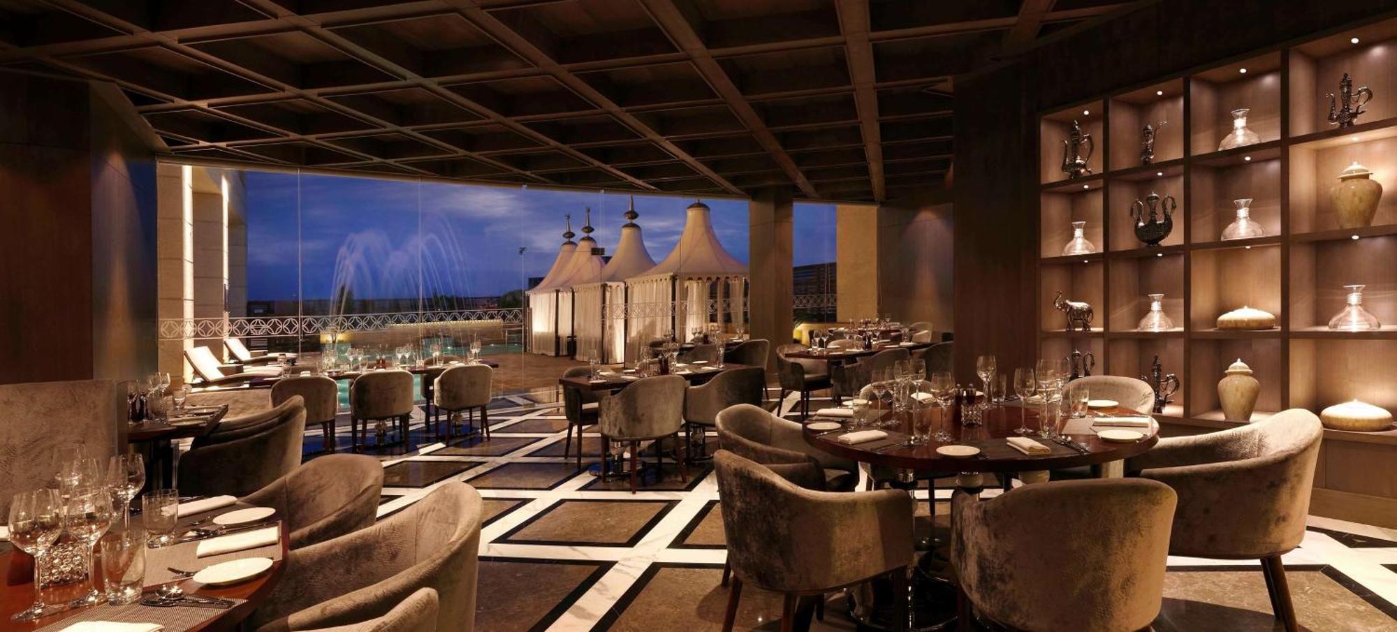 Hilton Jaipur Hotel Exterior foto The restaurant