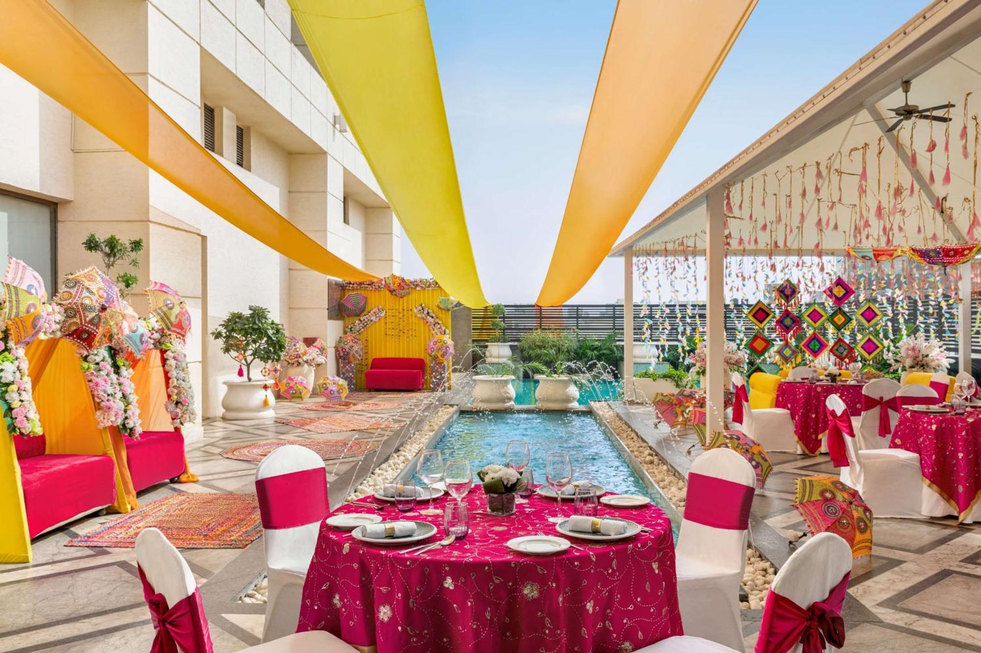 Hilton Jaipur Hotel Exterior foto The Royal Pool