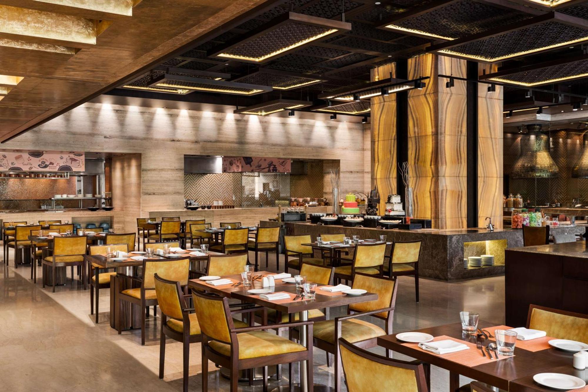 Hilton Jaipur Hotel Exterior foto The restaurant
