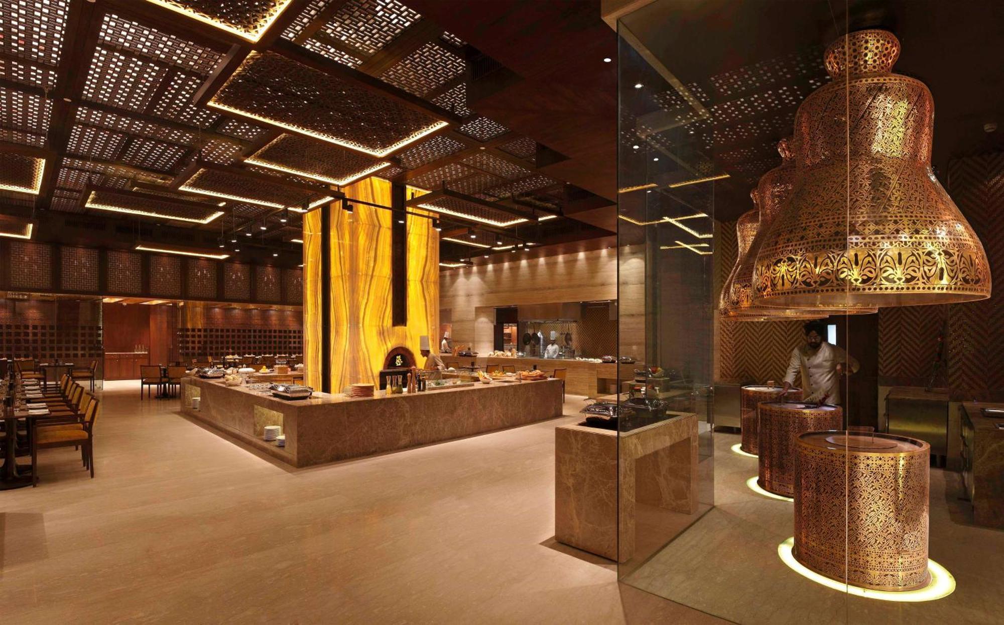 Hilton Jaipur Hotel Exterior foto The restaurant