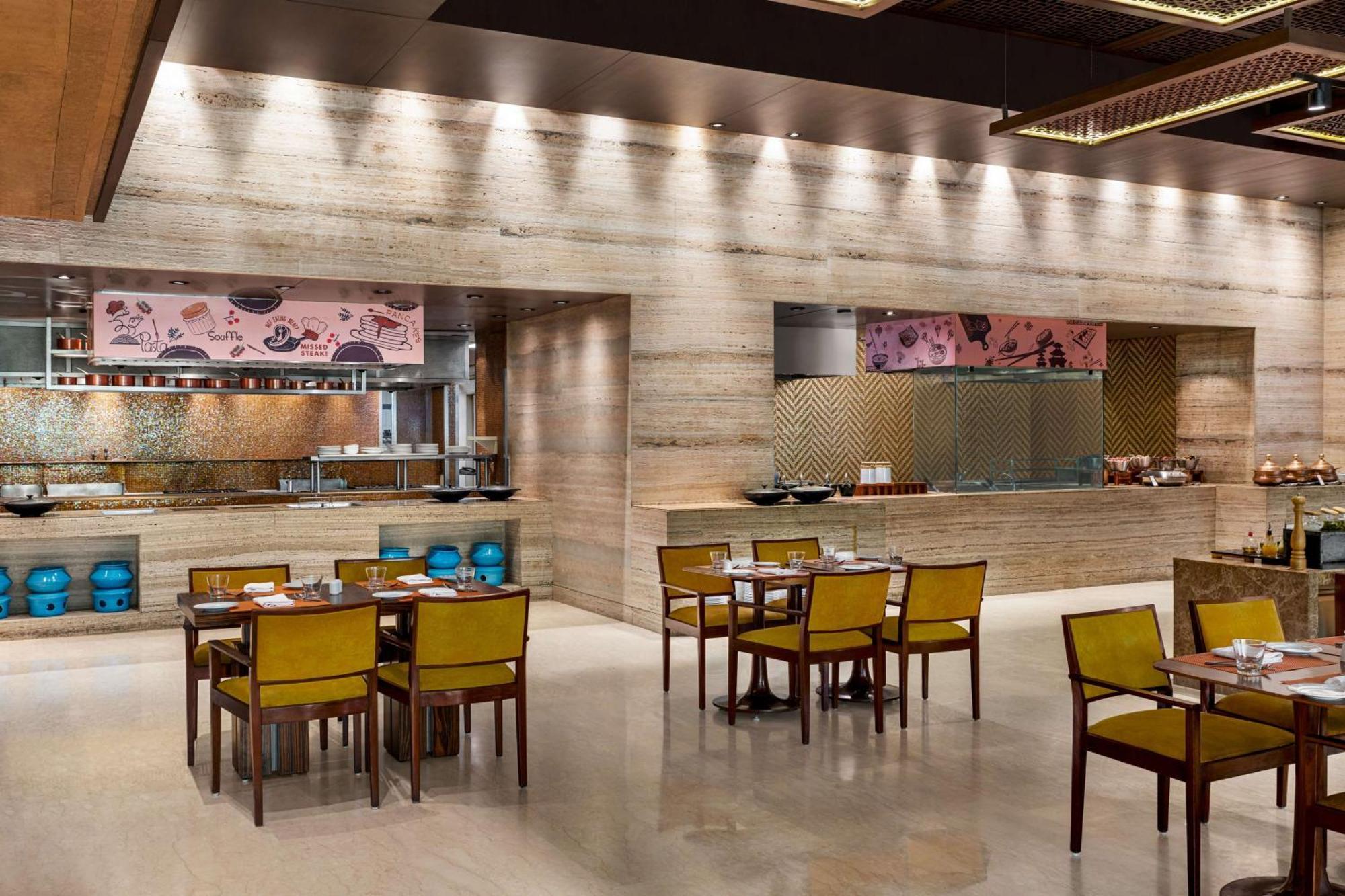 Hilton Jaipur Hotel Exterior foto The restaurant